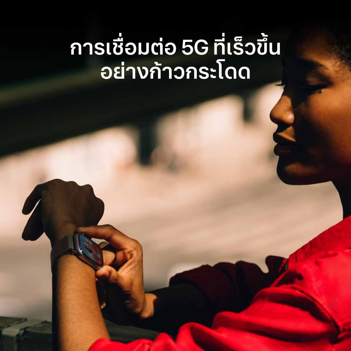 Apple Watch Series 11 รุ่น GPS + CELLULAR | ตัวเรือนไทเทเนียม สีทอง 46 มม. | สายแบบ Milanese Loop สีทอง ขนาด M/L