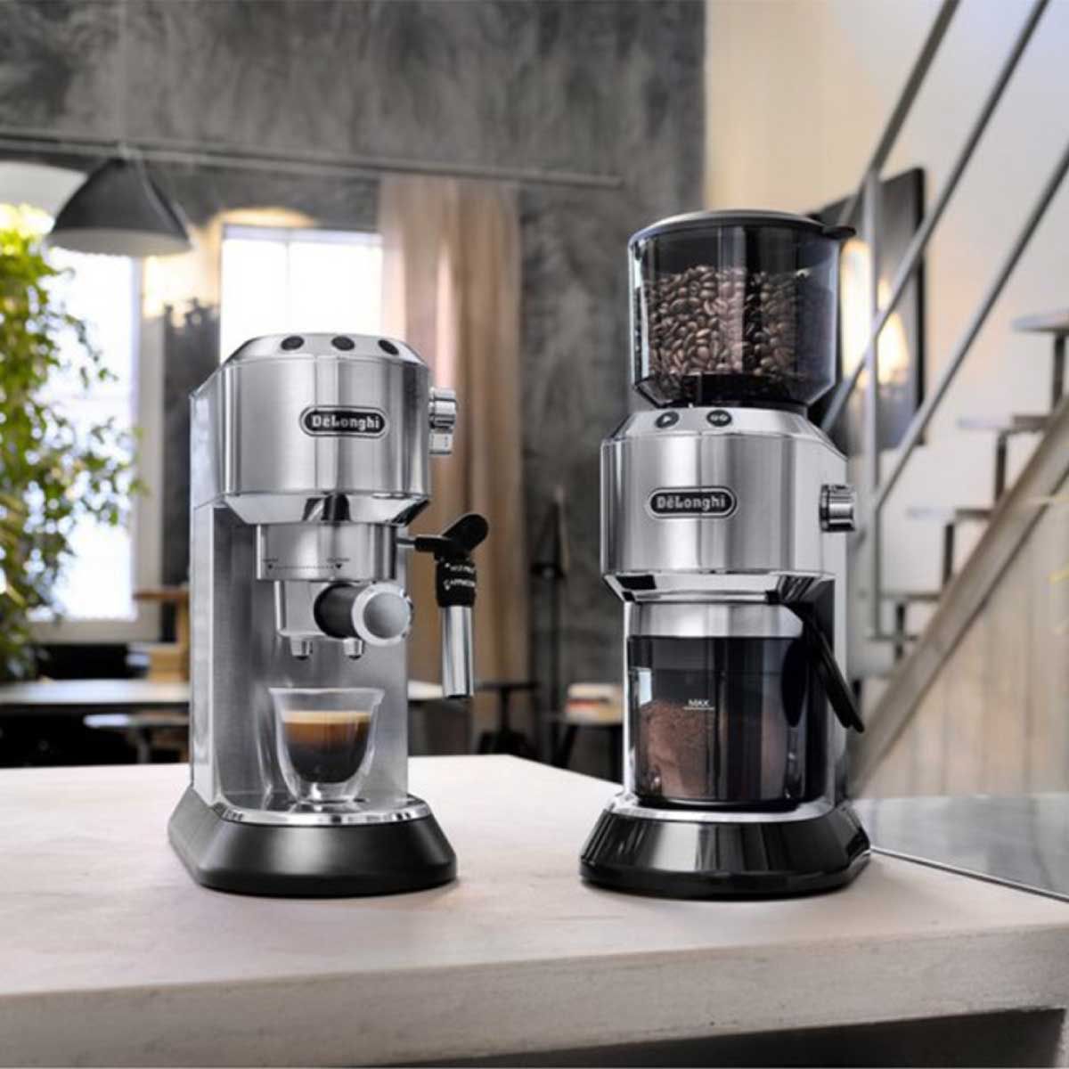 DELONGHI ชุดเครื่องชงกาแฟ  เครื่องชงกาแฟเอสเพรสโซ EC685M + KG521M + TAMPER