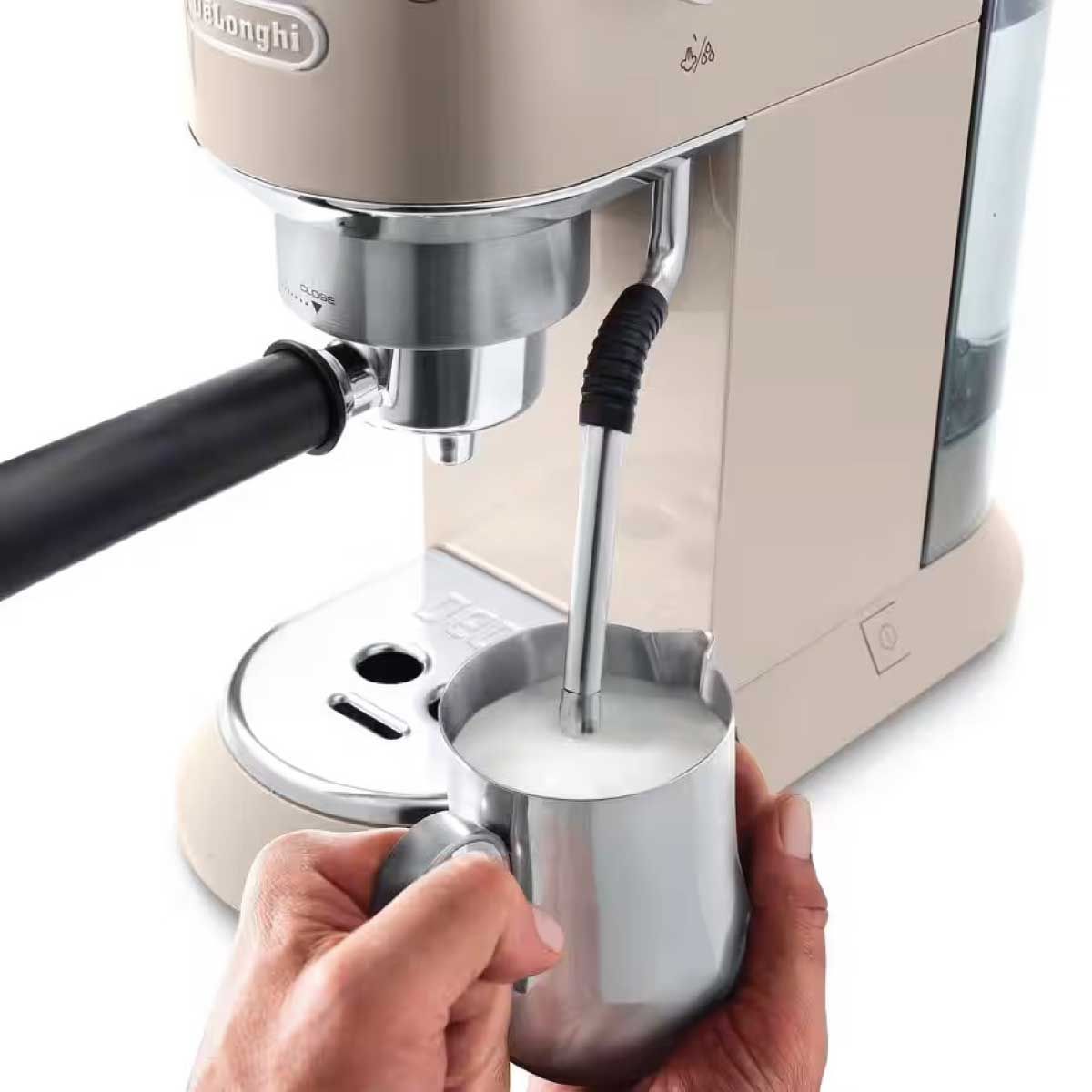 DELONGHI เครื่องชงกาแฟเอสเปรชโซ่ แรงดัน15บาร์ รุ่น EC-885BG สีเบจ