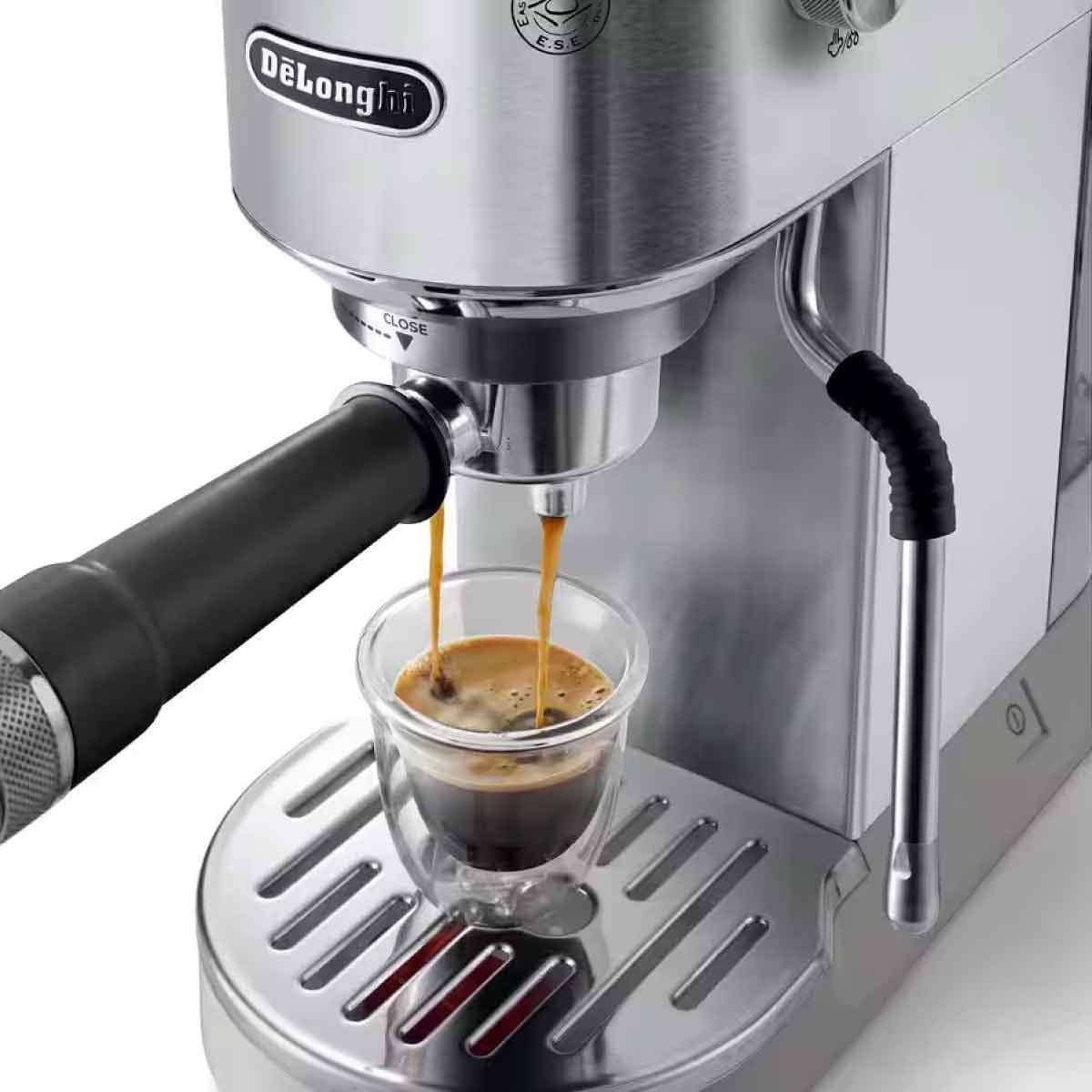 DELONGHI เครื่องชงกาแฟเอสเปรชโซ่ แรงดัน 15 บาร์ รุ่น EC890M