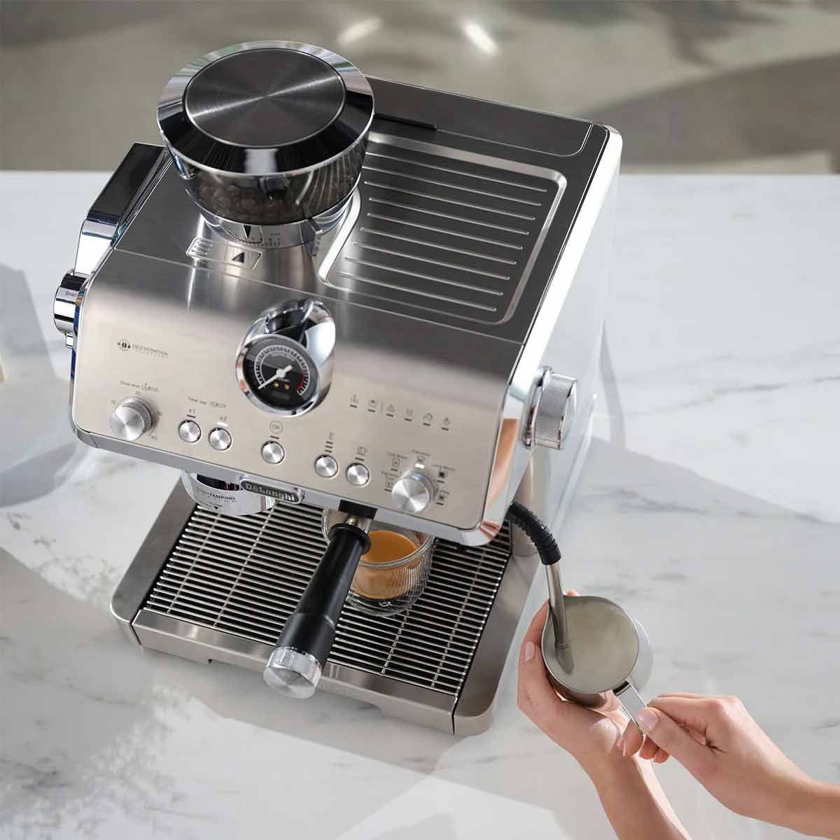 DELONGHI เครื่องชงกาแฟเอสเพรสโซ่ รุ่น EC9555.M