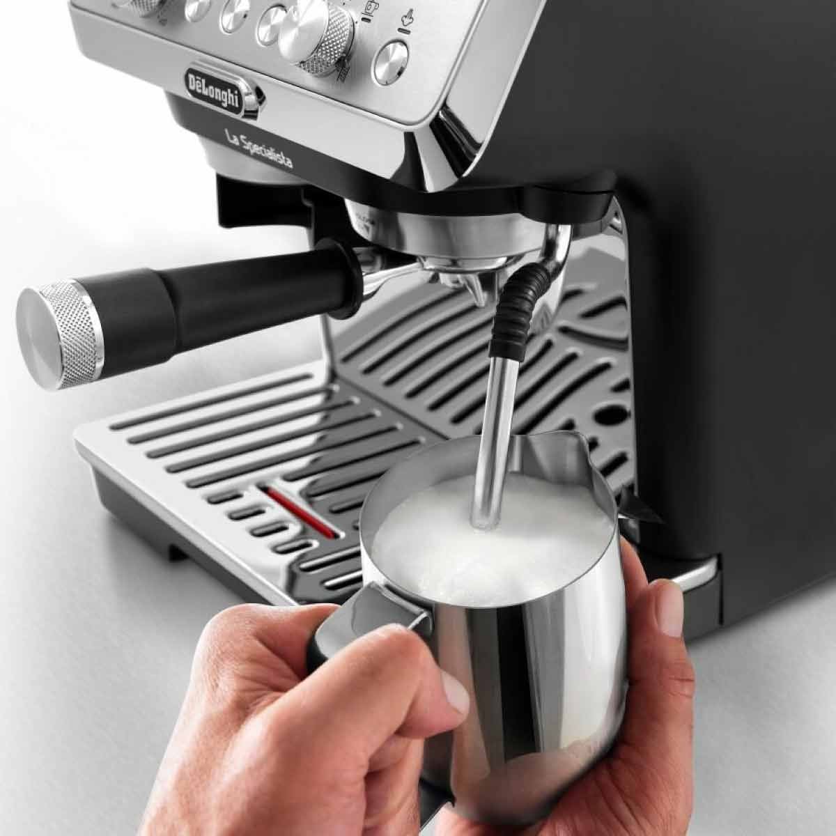 DELONGHI เครื่องชงกาแฟเอสเพรสโซ่  La Specialista Arte รุ่น EC9155.M