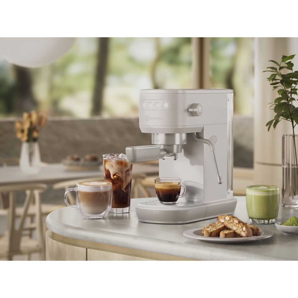 ELECTROLUX เครื่องชงกาแฟEspresso แรงดัน15บาร์ สีขาว E6EC1-70 0W