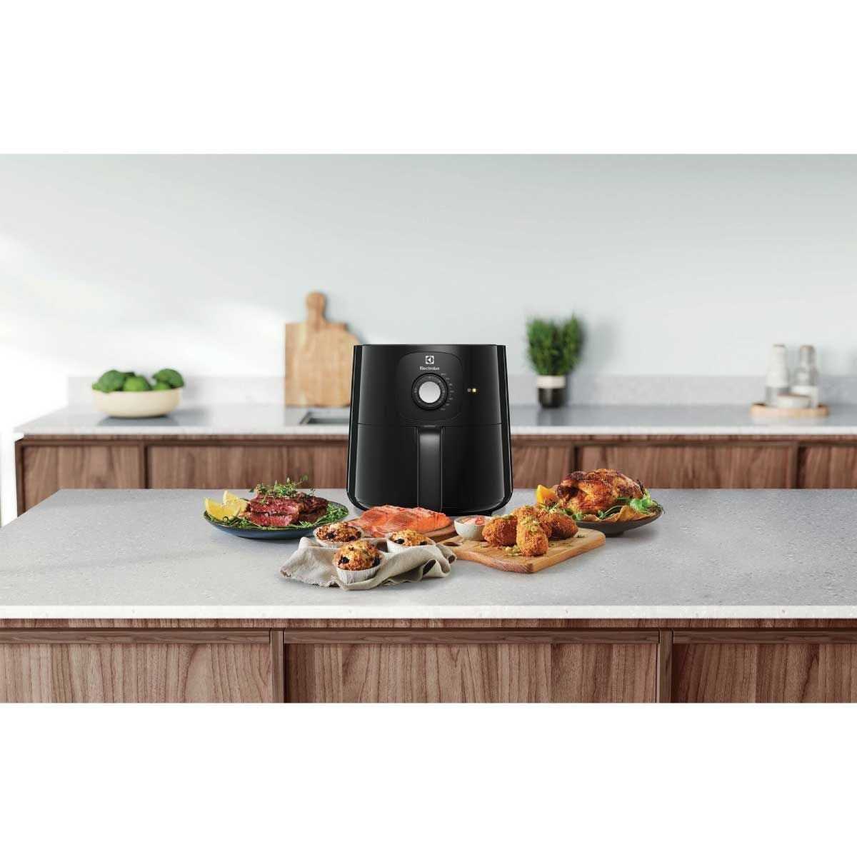 ELECTROLUX หม้อทอดไร้น้ำมัน3.3L ,1350W รุ่น E3AF1-100B