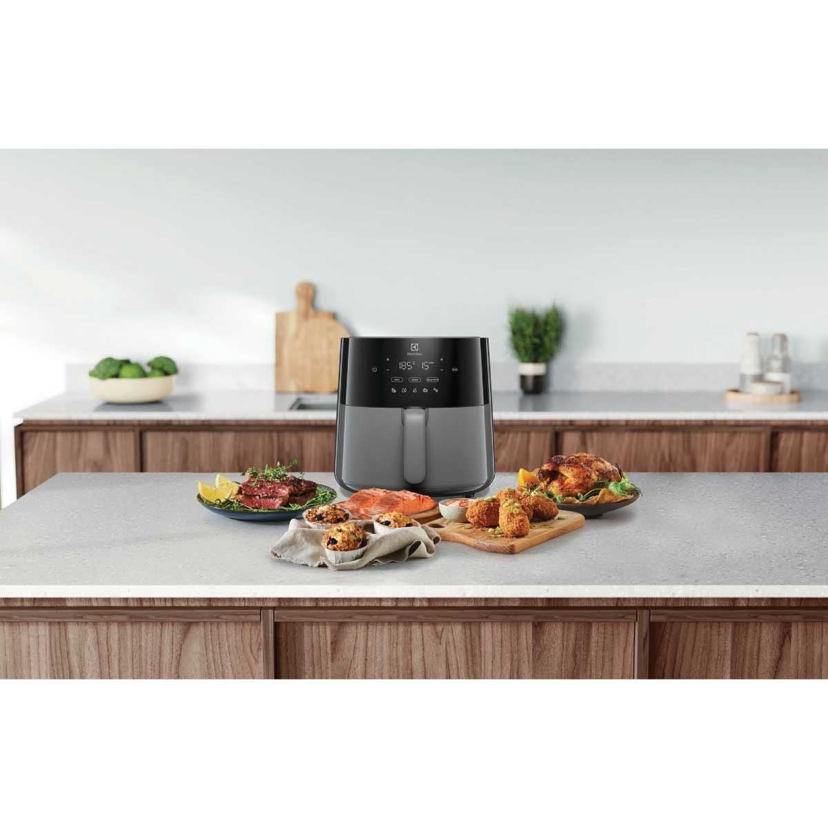 ELECTROLUX  หม้อทอดไร้น้ำมัน 5L,1500W รุ่น E5AF1-600P
