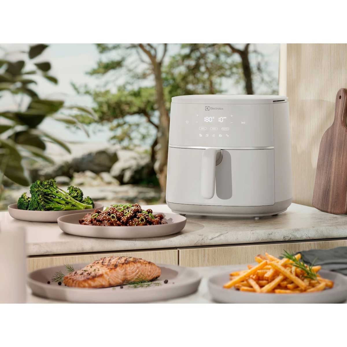 ELECTROLUX หม้อทอดไร้น้ำมัน 5ลิตร สีขาว E6AF1-601W