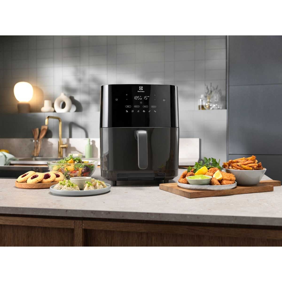 ELECTROLUX  หม้อทอดไร้น้ำมันดิจิตอล ขนาด 6.9L รุ่น E7AF1700P สีดำ