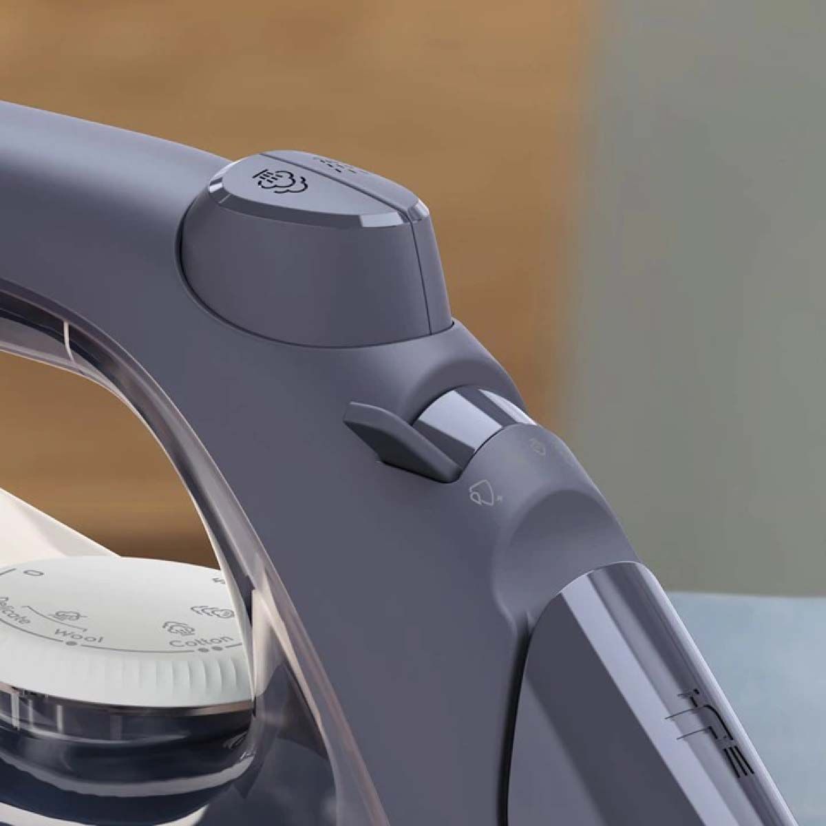 ELECTROLUX  เตารีดไอน้ำ 2400W รุ่น E6SI3-61NW