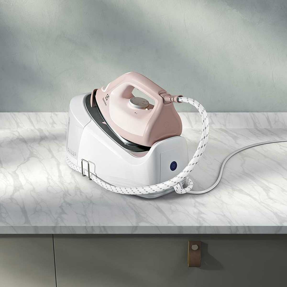 ELECTROLUX เตารีดแยกหม้อต้ม ความจุ 1.2 ลิตร รุ่น Refine E6SS1-40PP