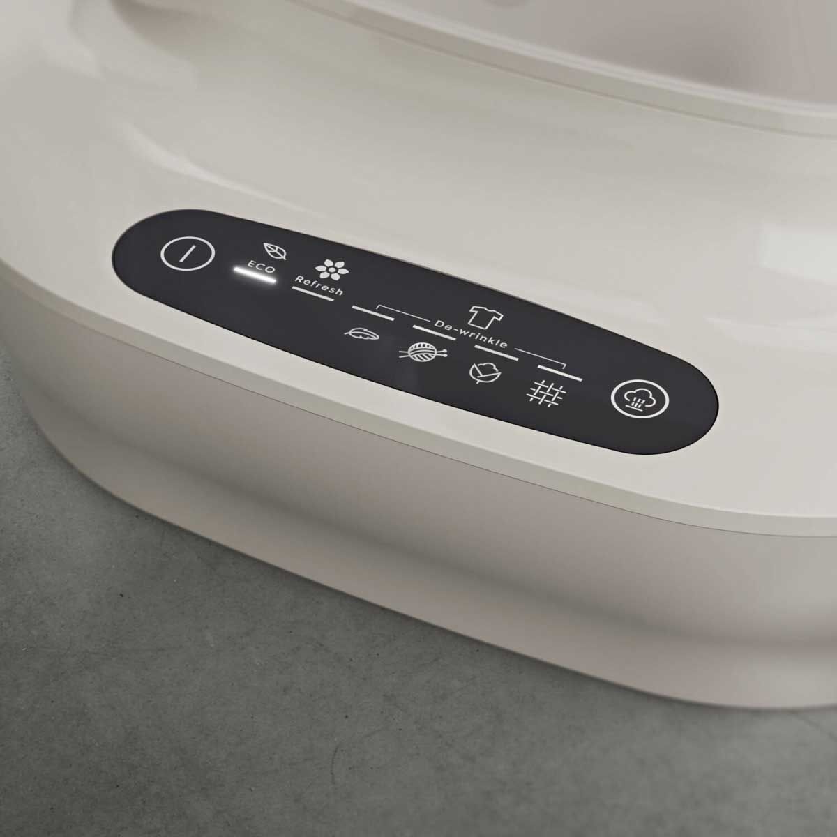 ELECTROLUX เตารีดแบบยืนรีด2000W รุ่นE7GS1-74OW