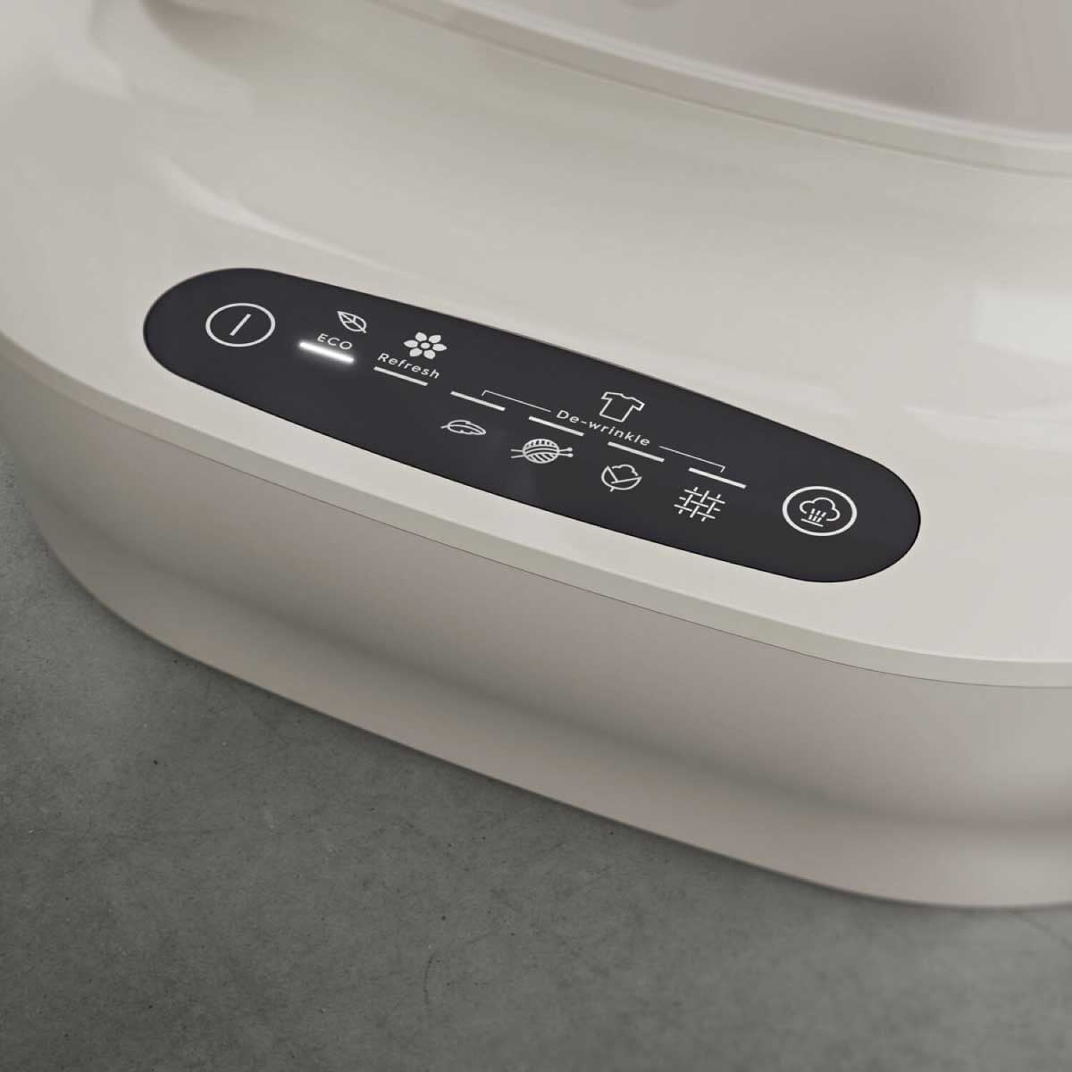 ELECTROLUX เตารีดแบบยืนรีด2000W รุ่นE7GS1-74OW