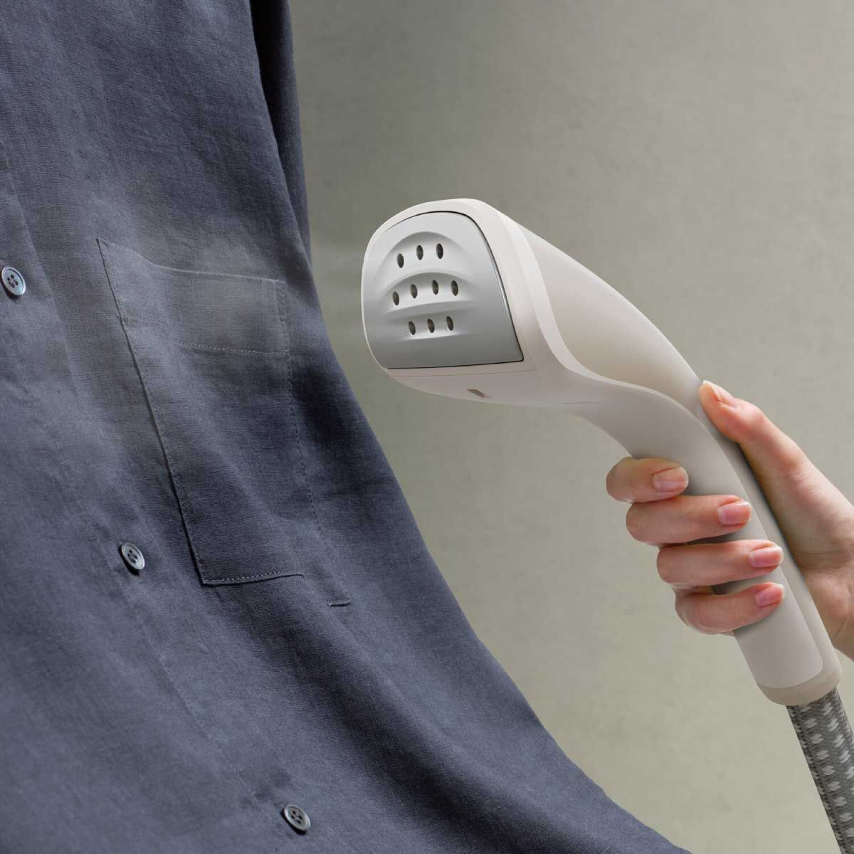 ELECTROLUX เตารีดแบบยืนรีด2000W รุ่นE7GS1-74OW