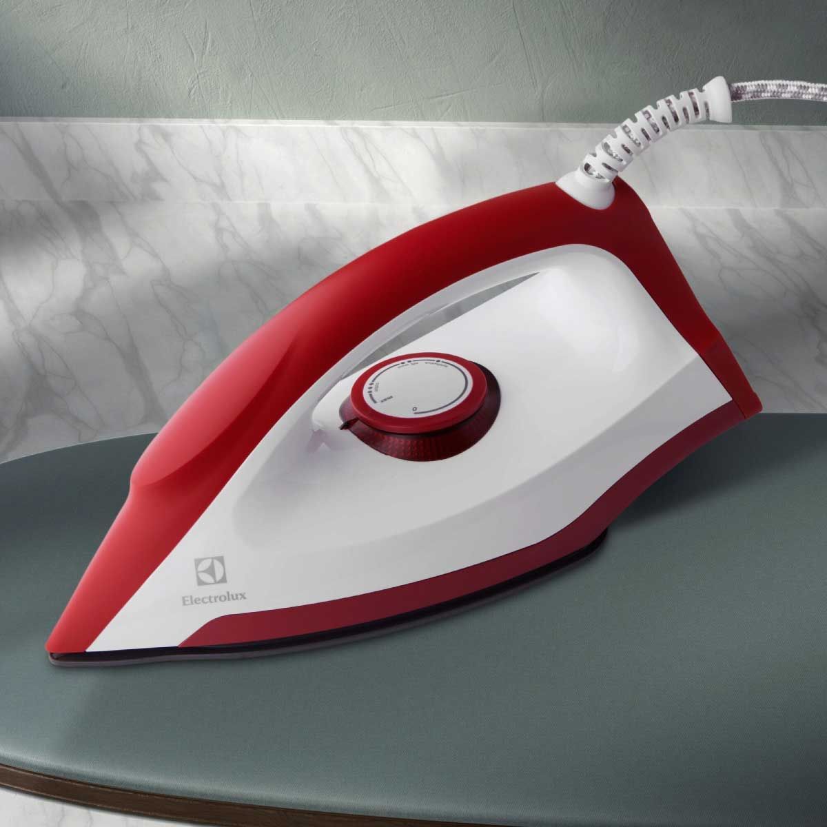 ELECTROLUX เตารีดแห้ง รุ่น EDI1004 กำลังไฟ 1,300 วัตต์