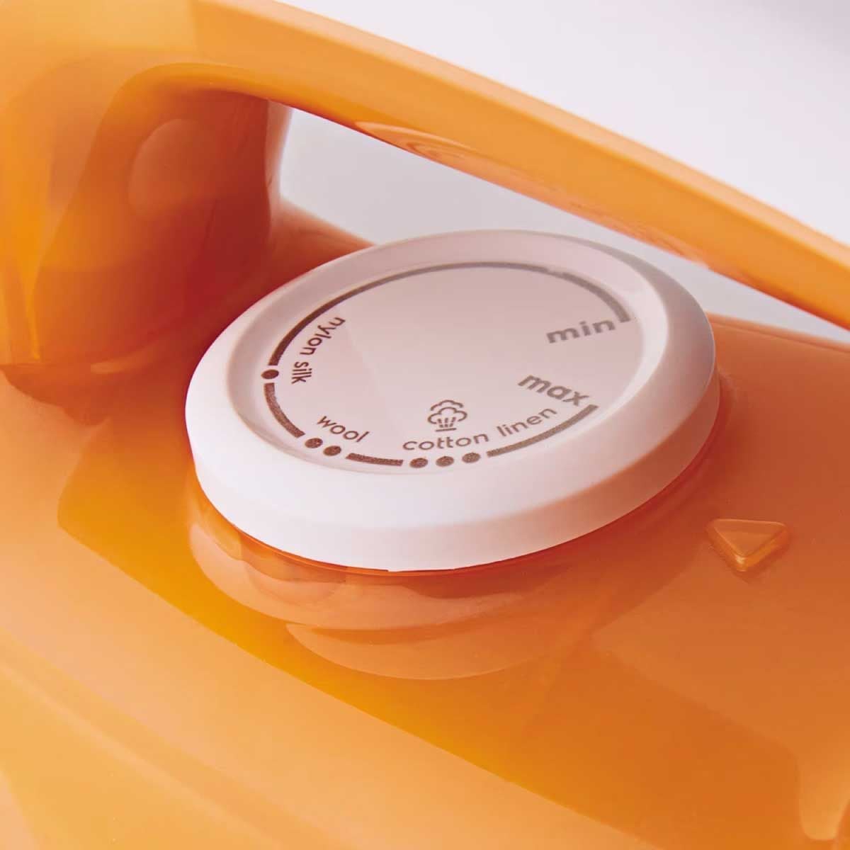 ELECTROLUX เตารีดไอน้ำ รุ่น ESI-4007 กำลังไฟ 1,600 วัตต์ (สีส้ม)