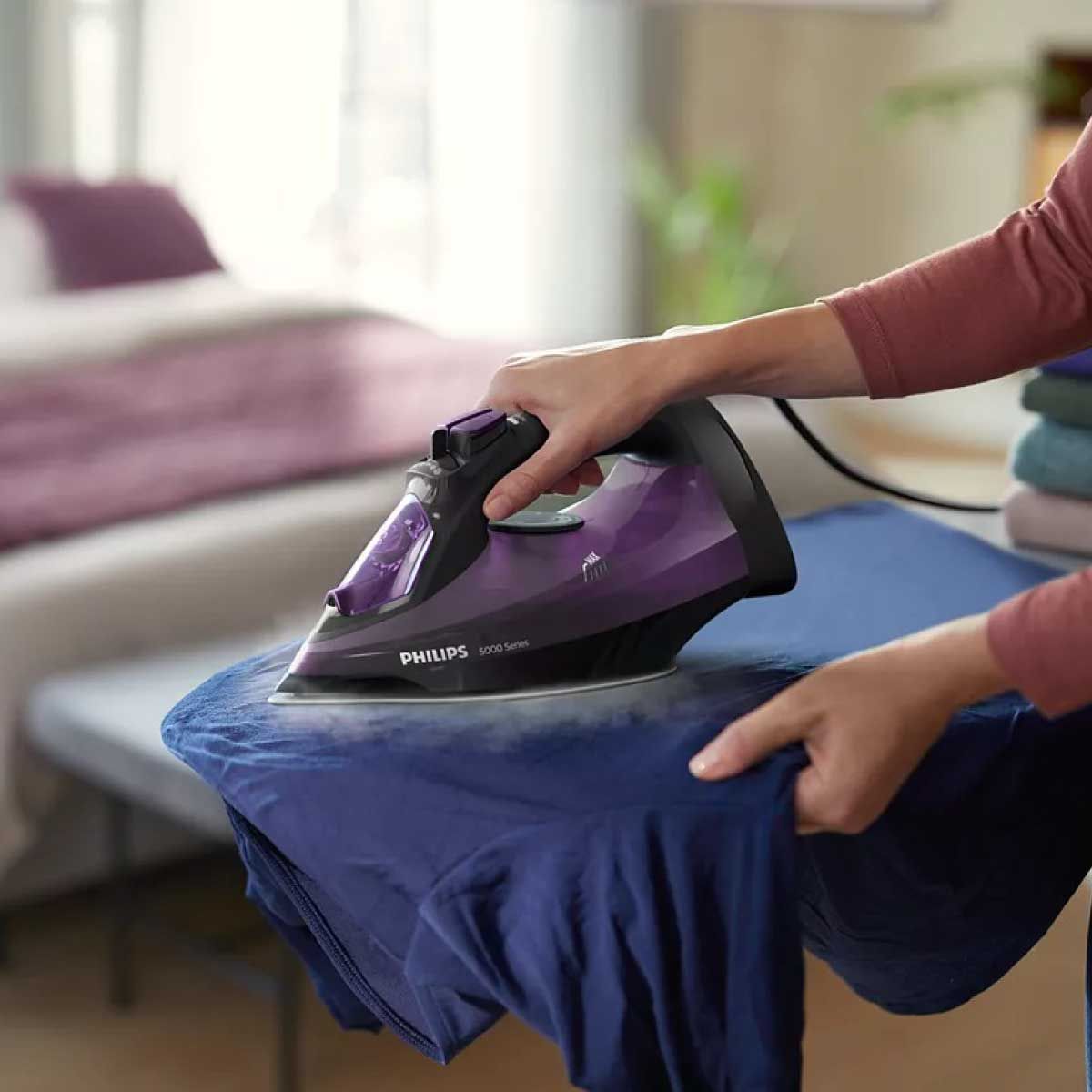 PHILIPS  เตารีดไอน้ำ 2400วัตต์ รุ่น DST5030/80