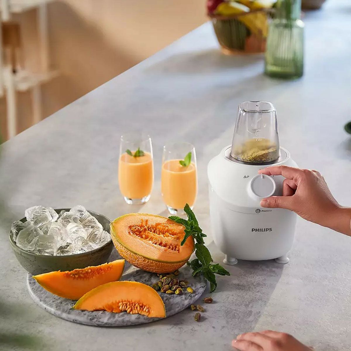 PHILIPS ซีรี่ส์ 3000  เครื่องปั่น+โถปั่น รุ่น HR2041/50