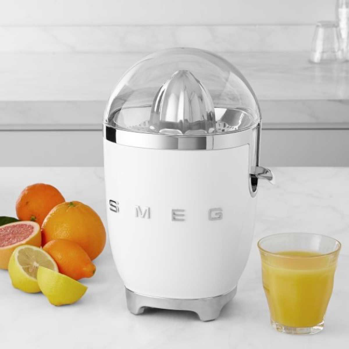 SMEG  เครื่องคั้นน้ำส้มดีไซน์ยุค 50 รุ่น CJF01WHEU สีขาว