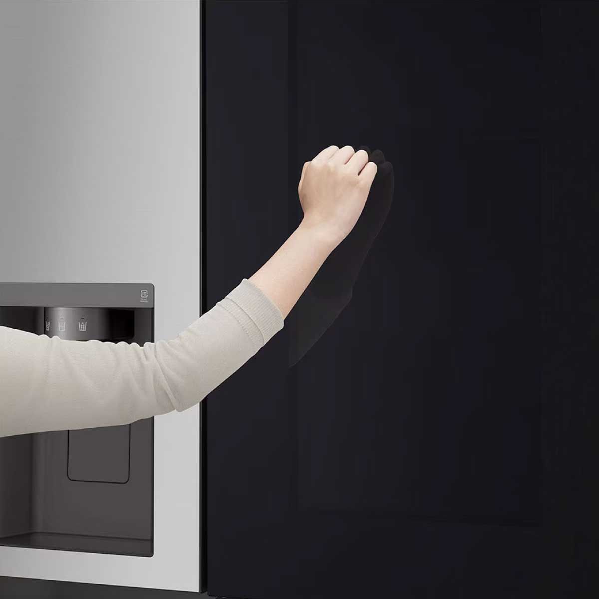 LG ตู้เย็น Instaview 22.4Q พร้อมกดน้ำและน้ำแข็ง รุ่น  GC-X257SFZW สีเงิน