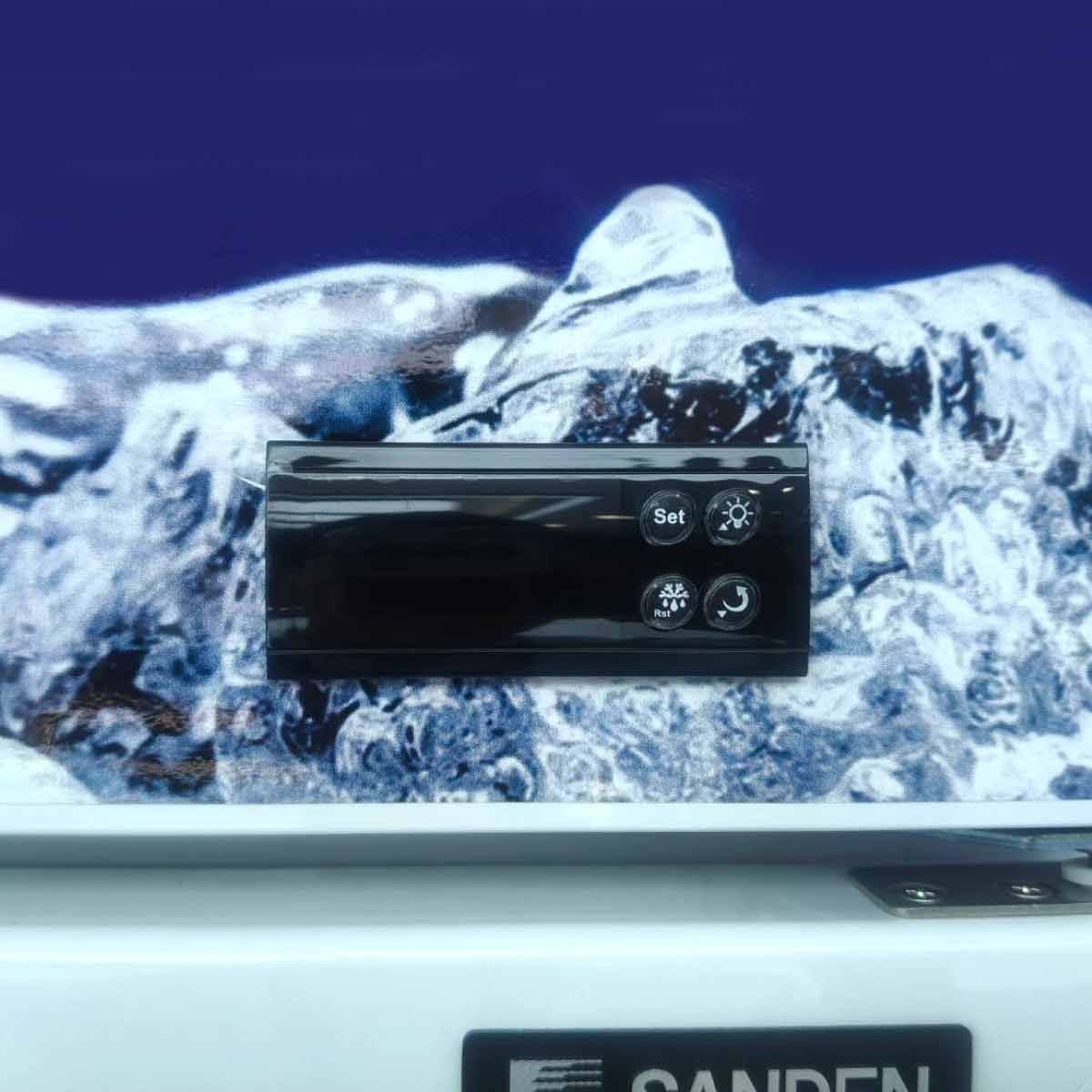 SANDEN ตู้แช่เครื่องดื่ม 3ประตู ขนาด 40.8 คิว รุ่นYPE-1650