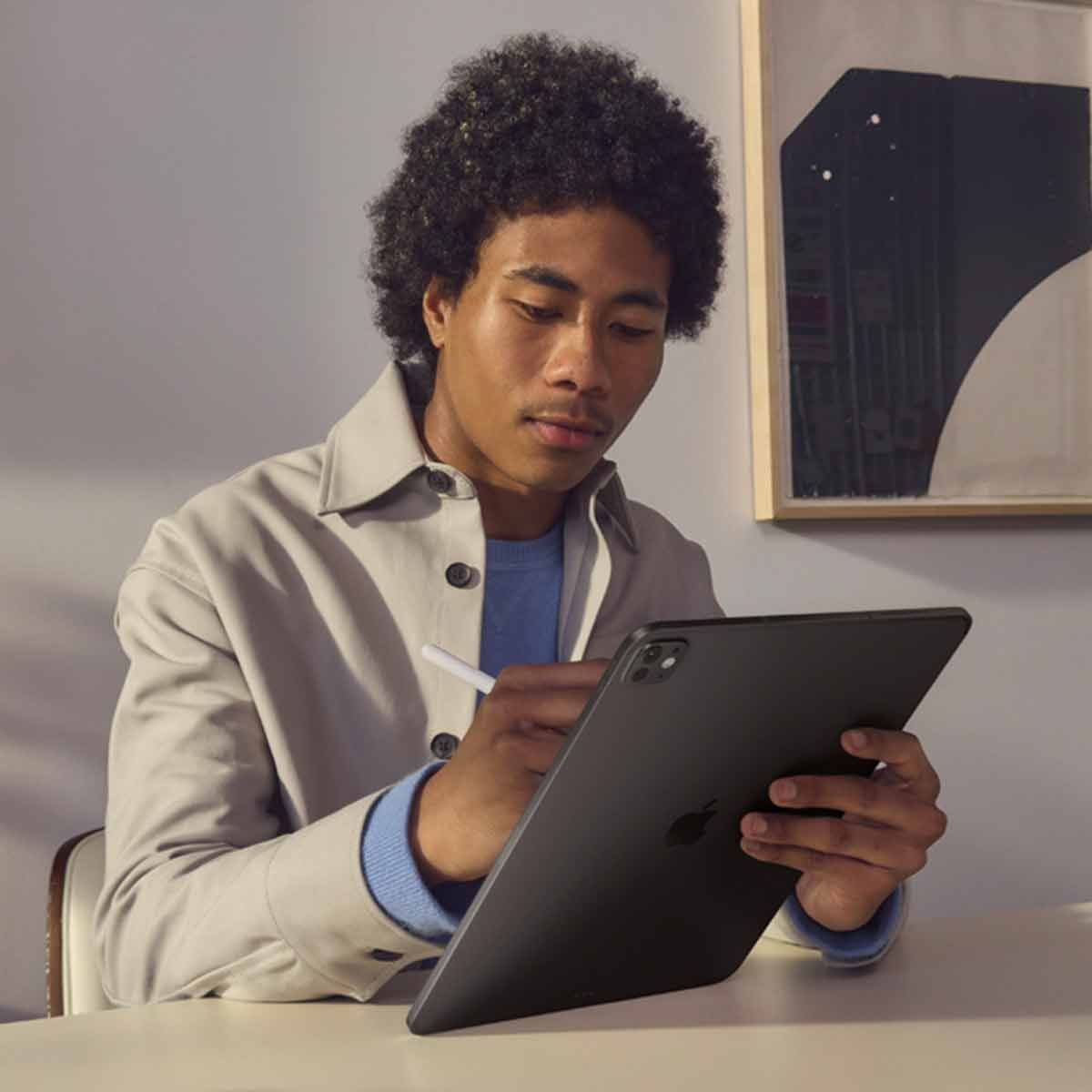 Apple iPad Pro M5 รุ่น 13 นิ้ว WiFi 256GB พร้อมกระจกมาตรฐาน