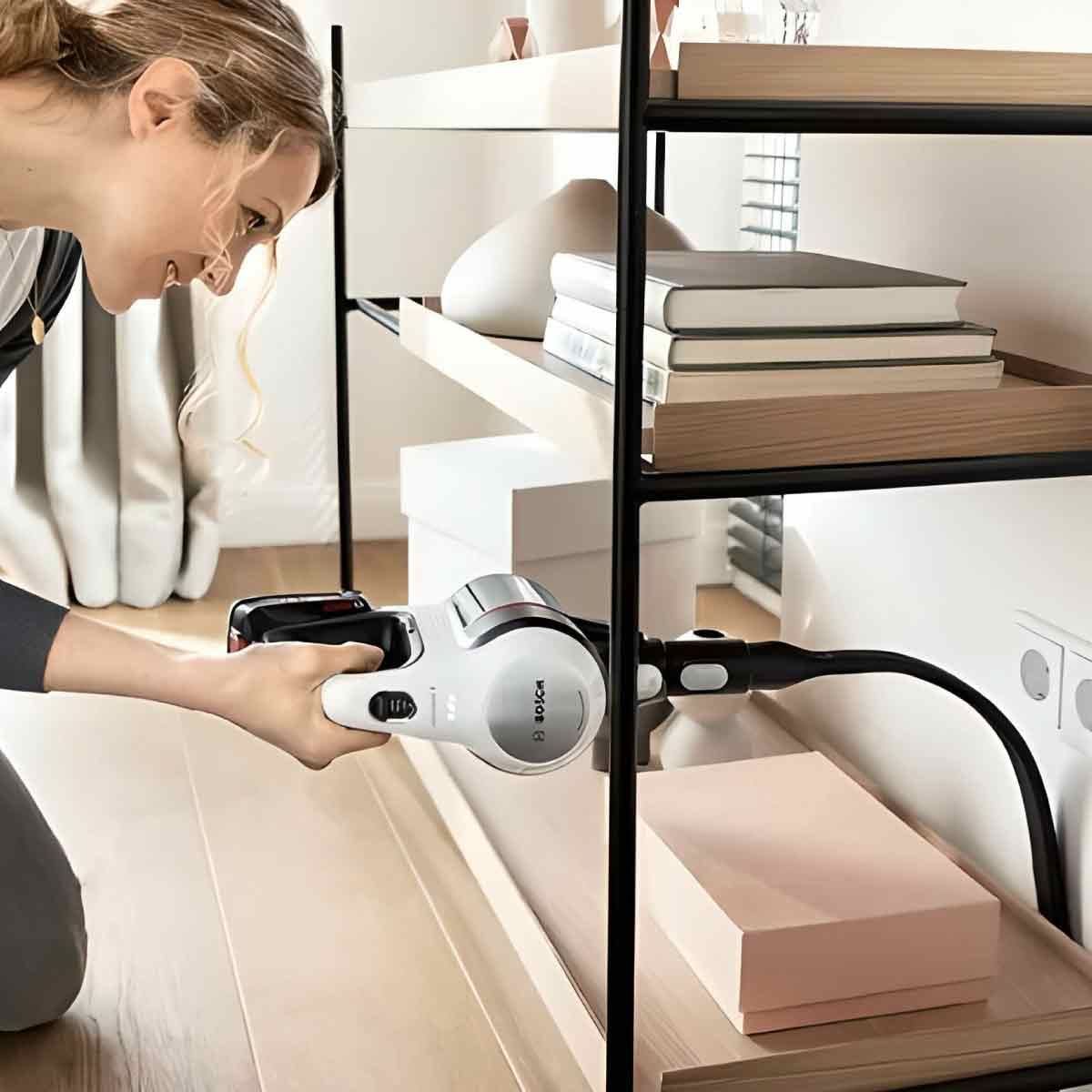 BOSCH เครื่องดูดฝุ่นไร้สาย แบบด้ามจับ รุ่น BBS711W