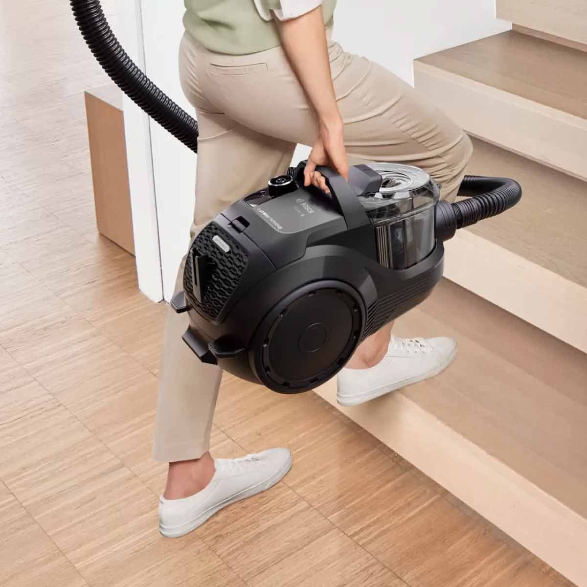 Bosch  เครื่องดูดฝุ่น2ลิตร 2000W สีดำ รุ่นBGC21X200