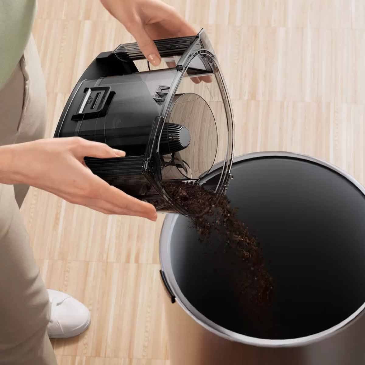 Bosch  เครื่องดูดฝุ่น2ลิตร 2000W สีดำ รุ่นBGC21X200