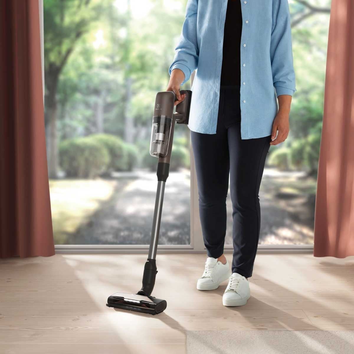 ELECTROLUX เครื่องดูดฝุ่นมือจับ14.4Vพร้อมอุปกรณ์ สีน้ำตาลรุ่น EFP71515